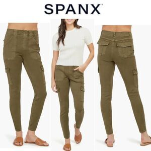 NWT  Spanx Stretch Twill Ankle Cargo Pants (Green/Soft Sage)